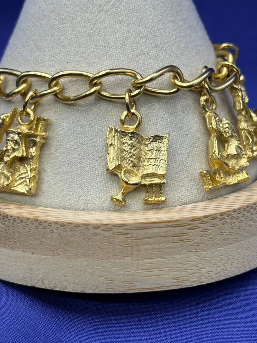 VTG Ultra Craft Gold-Plated Ten Commandment Figure Charm Bracelet